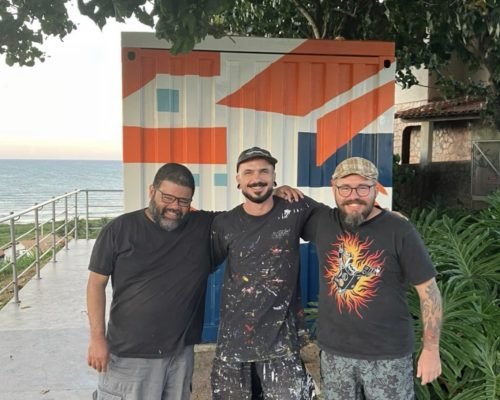 Arte coletiva transforma contêiner do Café dos Reis em galeria permanente em Nova Almeida