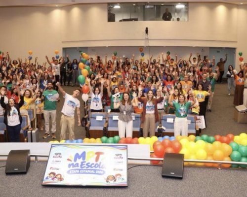 Estudantes de Vila Velha vencem etapa estadual do Prêmio MPT na Escola