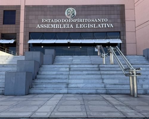 Deputados aprovam medida para estimular empresas a contratar idosos