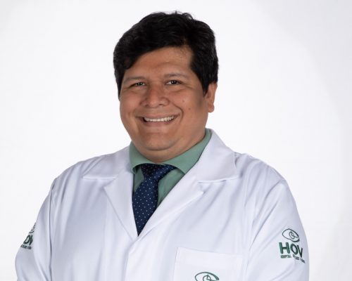 Olho inchado e sensação de algo dentro dele: médico explica quemose ocular após caso de influenciadora