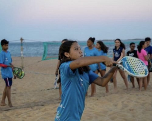 Praia de Itaparica oferece 240 vagas gratuitas em esportes para crianças e adolescentes