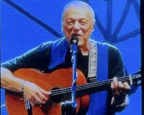 Toquinho fala sobre felicidade, saúde e o começo da carreira em show em Vitória