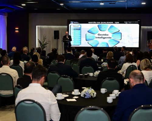 Mais de 100 empresários se reúnem para debater cenário político e perspectivas econômicas do ES