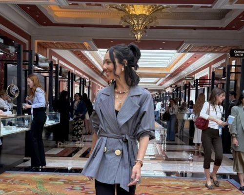 Designer de joias capixaba participa da principal feira do mundo e reforça expansão internacional