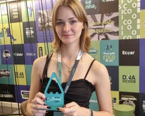 Estudante capixaba é premiada em concurso cultural nacional do Sicoob