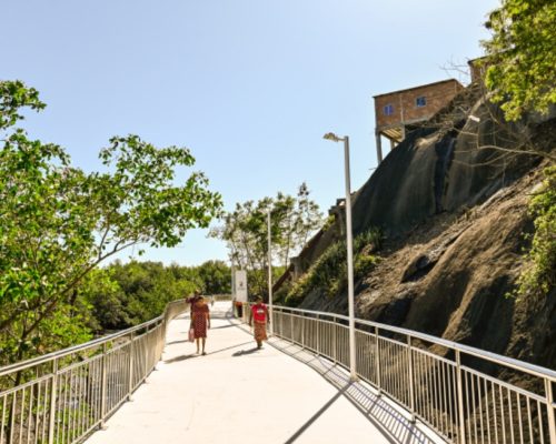 Vitória entrega primeiro trecho da ciclopassarela da Grande São Pedro