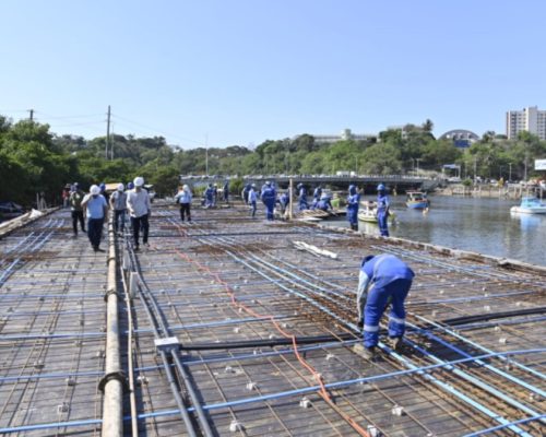 Obras do Canal de Camburi avançam com concretagem do novo deque