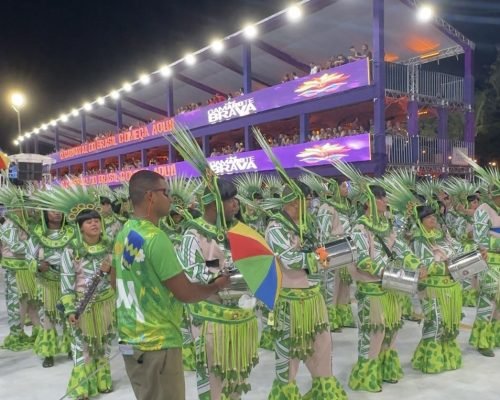 Carnaval de Vitória movimenta economia e atrai público ao Sambão do Povo