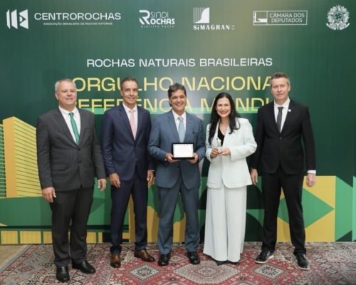 Câmara dos Deputados homenageia Ricardo Ferraço e o setor de rochas naturais do ES