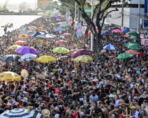 Carnaval de Vitória continua com desfiles e grandes shows no Sambão do Povo