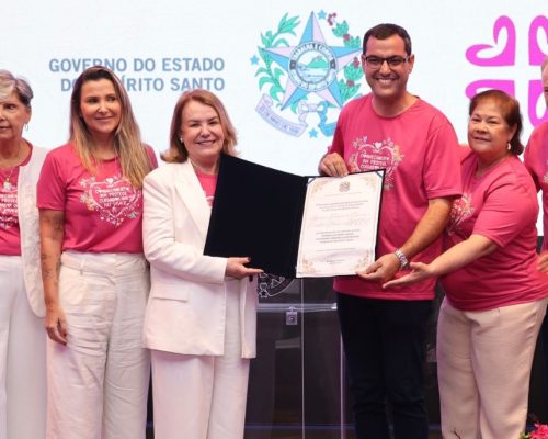Deputado entrega à Afecc lei que reconhece a entidade como de utilidade pública