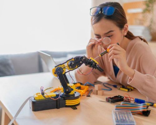 Vila Velha inicia curso gratuito de robótica voltado exclusivamente para mulheres