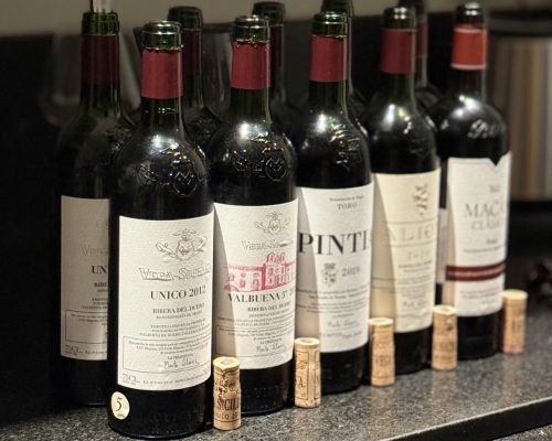 Jantar reúne rótulos da vinícola espanhola Vega Sicilia na Gran Cave, em Vitória