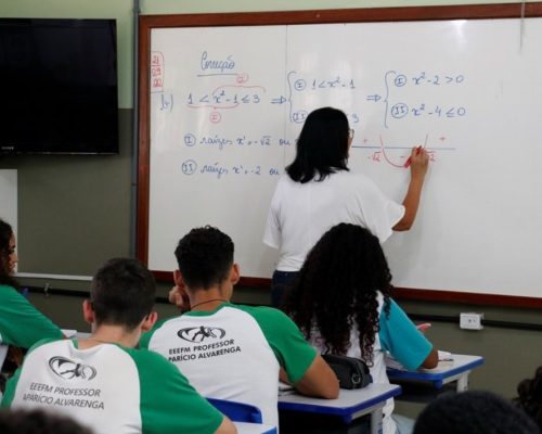 Governo envia à Ales projeto de reajuste salarial para professores e agentes da Educação
