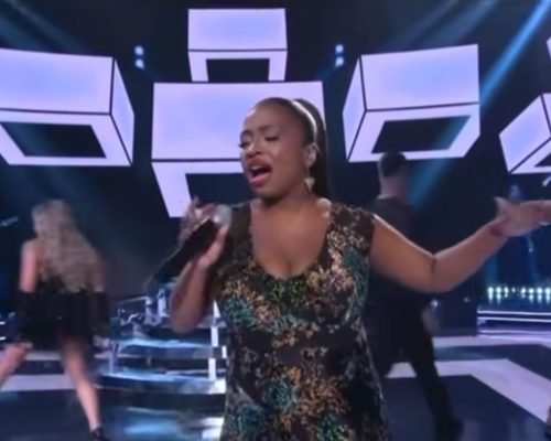 Jovem capixaba vive sonho cantando no palco do Domingão do Huck