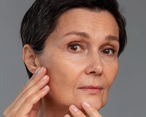 Medicamento usado para emagrecer pode causar flacidez facial e queda de cabelo