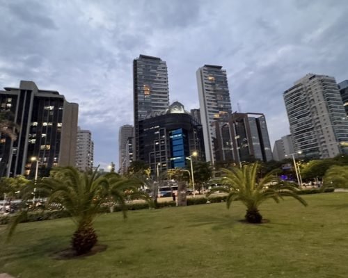 Semana começa nublada e com chuva, mas tempo abre na Grande Vitória