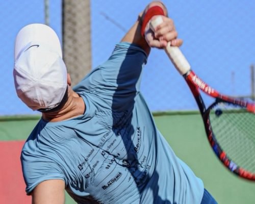 Álvares Cabral recebe torneio de tênis para adultos e crianças