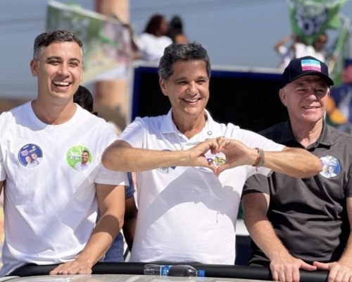 Ricardo Ferraço faz carreata pela Serra ao lado de Casagrande e Weverson