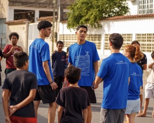Jovens de Vitória trocam feriado por ações sociais e missionárias na Serra