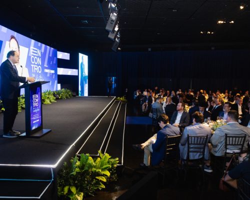 “Chegamos ao fim da hiperglobalização”, afirma economista Eduardo Giannetti em evento da indústria capixaba