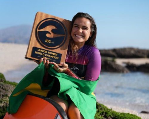 Luna Hardman recebe comenda da Assembleia em homenagem ao esporte capixaba
