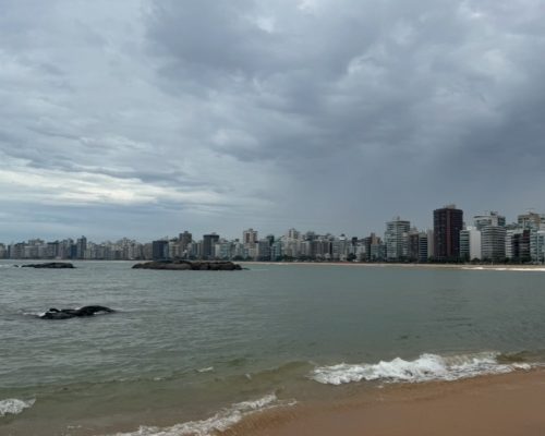 Ciclone pode provocar temporais no ES; Grande Vitória está em alerta até esta quarta (26)