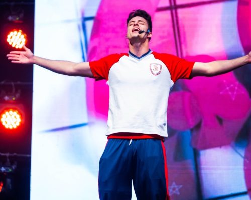 Fenômeno do YouTube, Enaldinho leva o espetáculo “A Origem de Happy & Angry” a Vitória