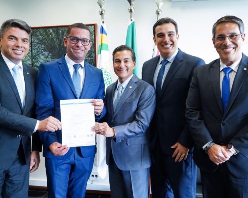 Presidente da Câmara de Vitória formaliza filiação ao Republicanos em ato em Brasília