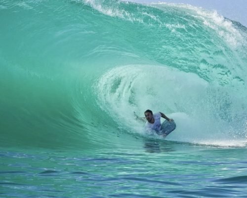 Slab Bodyboarding reúne atletas do ES e RJ nas bancadas do D2 na Praia da Costa