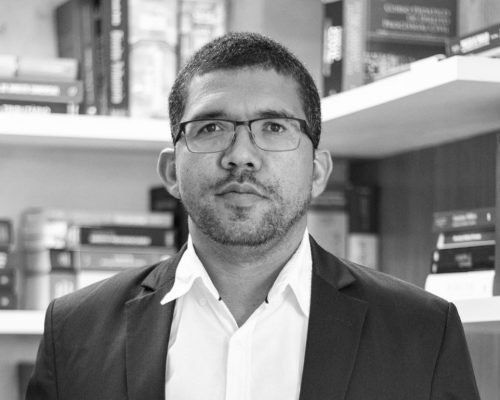 Amarildo Santos – “Diploma estrangeiro sem revalidação pode transformar sonho em frustração profissional”
